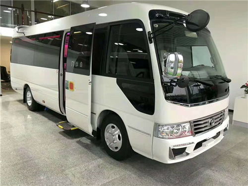 大客车比小汽车少多少