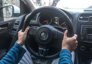 汽车方向盘打多少