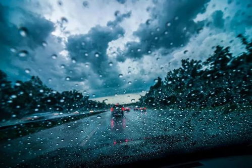 下雨天汽车启动转速多少