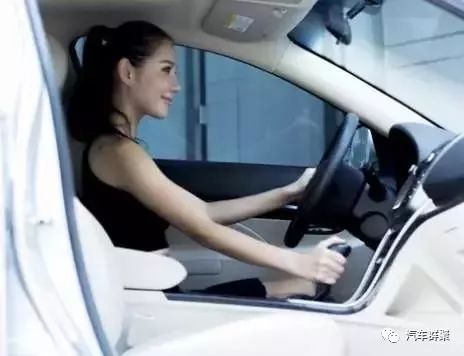汽车起步要踩多少刹车