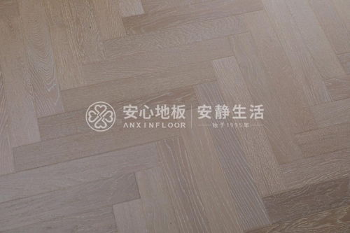 汽车装木地板多少钱
