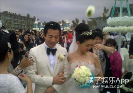 曝汪小菲夫妇5月婚礼如期举行