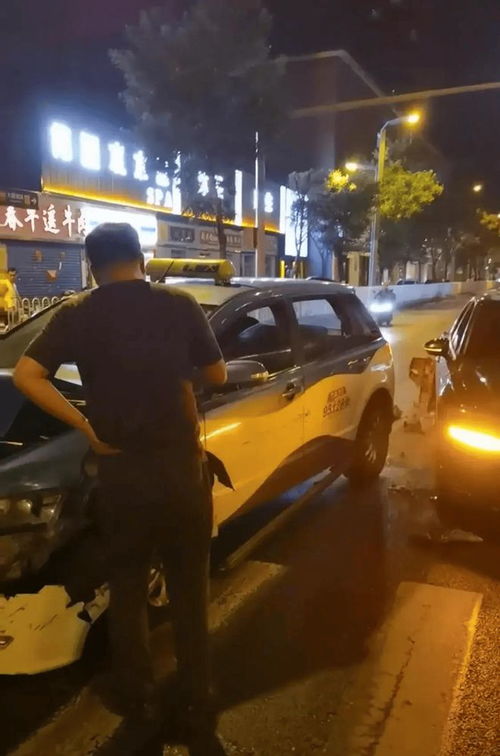 汽车撞车逃逸罚款多少