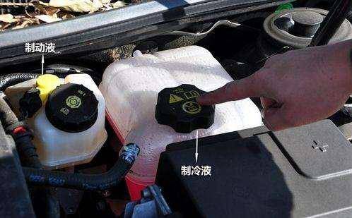 小型汽车胎压是多少