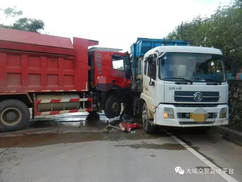 路面现4米大坑 货车司机车毁人亡