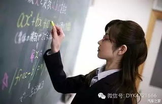 老师拍段子让学生鞠躬喊总裁好