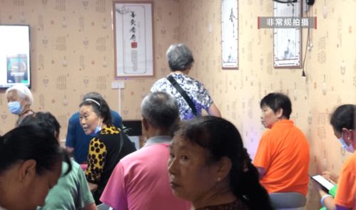 农行工作人员曾劝老人回去休息