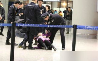女子错过航班大闹机场:没影响秩序(女子错过航班大闹机场，理性应对，秩序未受影响)