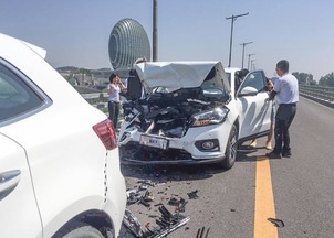 多少汽车撞车(多少汽车撞车，事故背后的原因与应对之策)