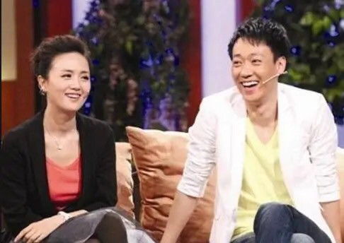 观众问朱媛媛 辛柏青2秒停顿太催泪(朱媛媛与辛柏青的深情碰撞，2秒停顿背后的催泪瞬间)