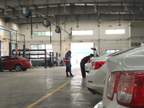 汽车修理厂可信吗多少钱(汽车修理厂的可信度与费用解析)