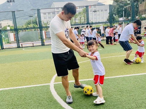 父亲卖5套房送孩子留洋学足球(父爱如山，卖五套房送孩子留洋学足球的感人故事)