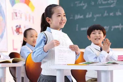05后女生跑外卖养活3个弟弟妹妹(坚韧之心，一个05后女生跑外卖的励志故事)