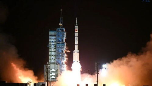 广东多地拍到耀眼发光体 专家回应(广东多地拍到耀眼发光体，专家揭秘真相)