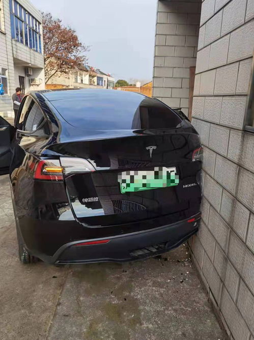 汽车前窗贴膜要多少钱贴(汽车前窗贴膜费用详解，价格、因素与选择)