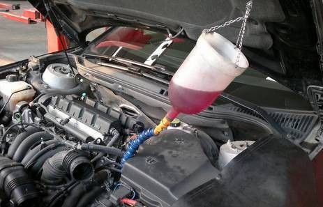 小汽车1箱油多少升一桶(小汽车一箱油多少升一桶，解析与探讨)