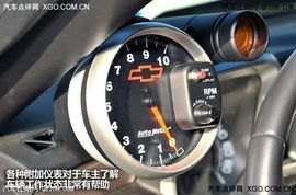 汽车灯光改蓝光多少钱(汽车灯光改装，蓝光之下的价格探索)