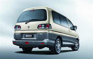 大客车比小汽车大多少倍(大客车与小汽车，尺寸差异探究)