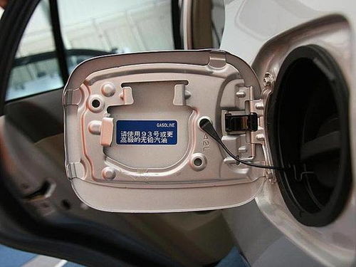 小汽车有多少个油箱盖(小汽车油箱盖的数量及功能探讨) 小汽车有多少个油箱盖(小汽车油箱盖的数量及功能探讨)