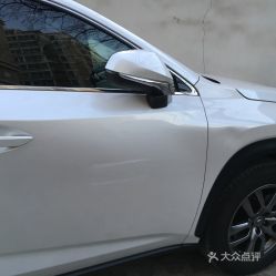 汽车车门刮凹了多少钱(汽车车门刮凹修复费用解析，多少钱能解决问题？
