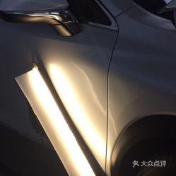 汽车车门刮凹了多少钱(汽车车门刮凹修复费用解析，多少钱能解决问题？