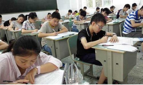AI监考发现高考生作弊记0分？AI监考下的高考，零容忍与智能守护)