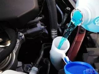 汽车防冻液能用到多少岁(汽车防冻液的使用寿命及其影响因素探讨)