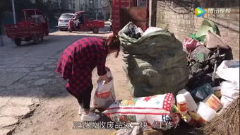 月入5万女生辞职后陪父亲掏粪(月入五万女生辞职后陪父亲掏粪，金钱与亲情的抉择)