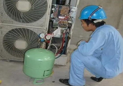 汽车空调加氟加多少g(汽车空调加氟的正确方法与加氟量的精准控制)