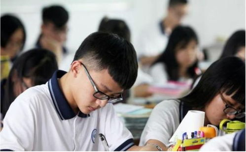 女生考超600分 放榜时在酒楼端盘子(女生考超600分，放榜时在酒楼端盘子的励志故事)