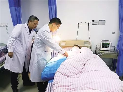 男子手伤被要求查前列腺 医院回应(男子手伤被要求查前列腺，医院的回应与公众的关注)