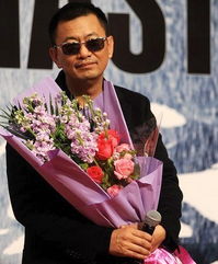 任鲁豫蓝羽参加电影节被拦：没带证件(任鲁豫蓝羽参加电影节遭遇证件缺失困境，意外插曲引发关注热议)