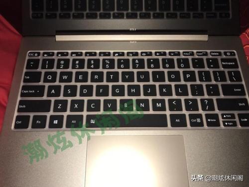 华为电脑怎么键盘亮了(华为电脑键盘亮度调节指南)