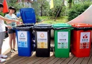 环卫工翻垃圾找手表是游客投诉要求(环卫工翻垃圾找手表，游客投诉背后的故事)