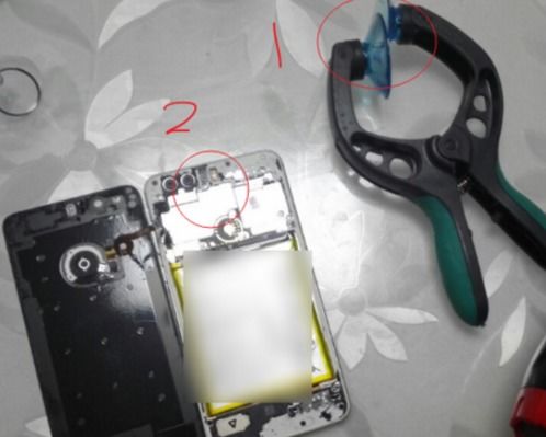 怎么撬开华为手机后盖