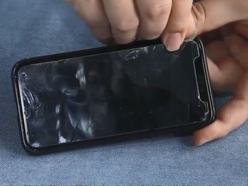 怎么撕手机膜华为