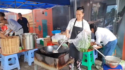 女子医院旁摆摊 盒饭从6元降到免费
