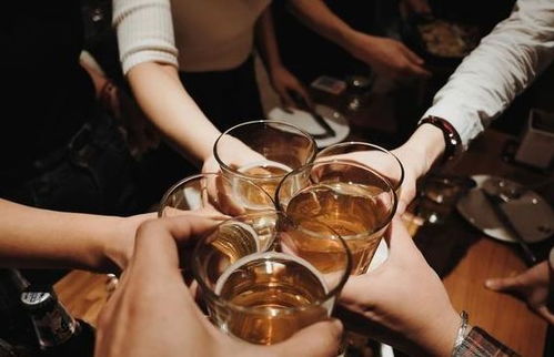 大爷喝养生酒中毒 急救后捡回一命