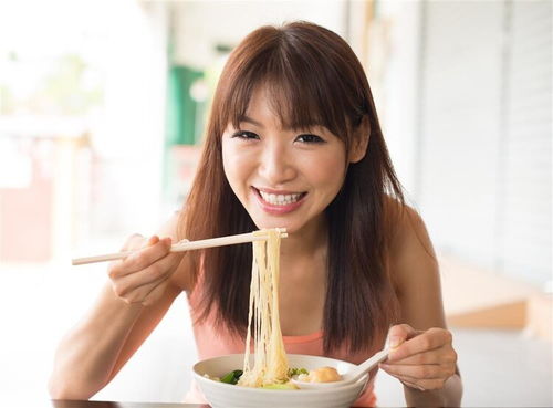 女孩4年仅吃2次早餐“饿”出胆结石