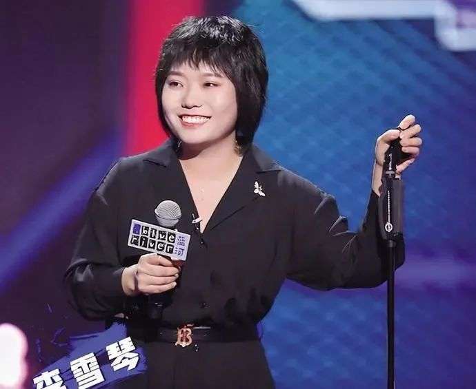 李雪琴撕嘴皮被袁咏仪训斥