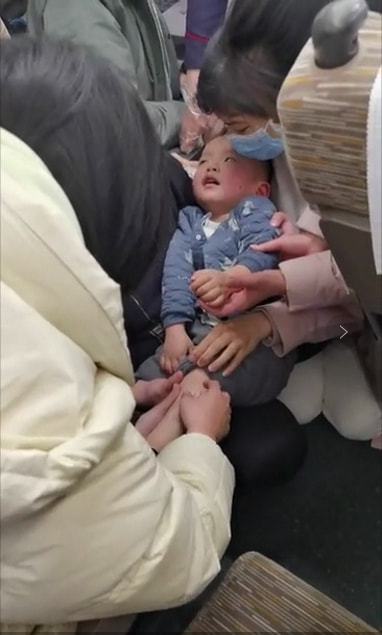 2岁幼童高铁突发惊厥呼吸骤停