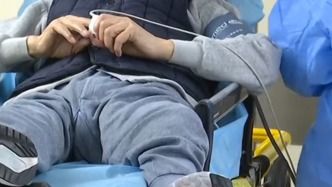 心梗老人看牙被全口拔光 余额被刷光