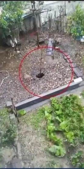 村民刚被劝离房子就塌了