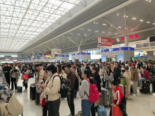 郑州东站被吐槽闷热 候车像蒸桑拿